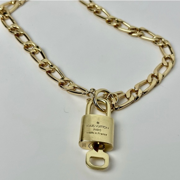 Louis Vuitton Lock and Key Lot 306 - Picture 2 of 6